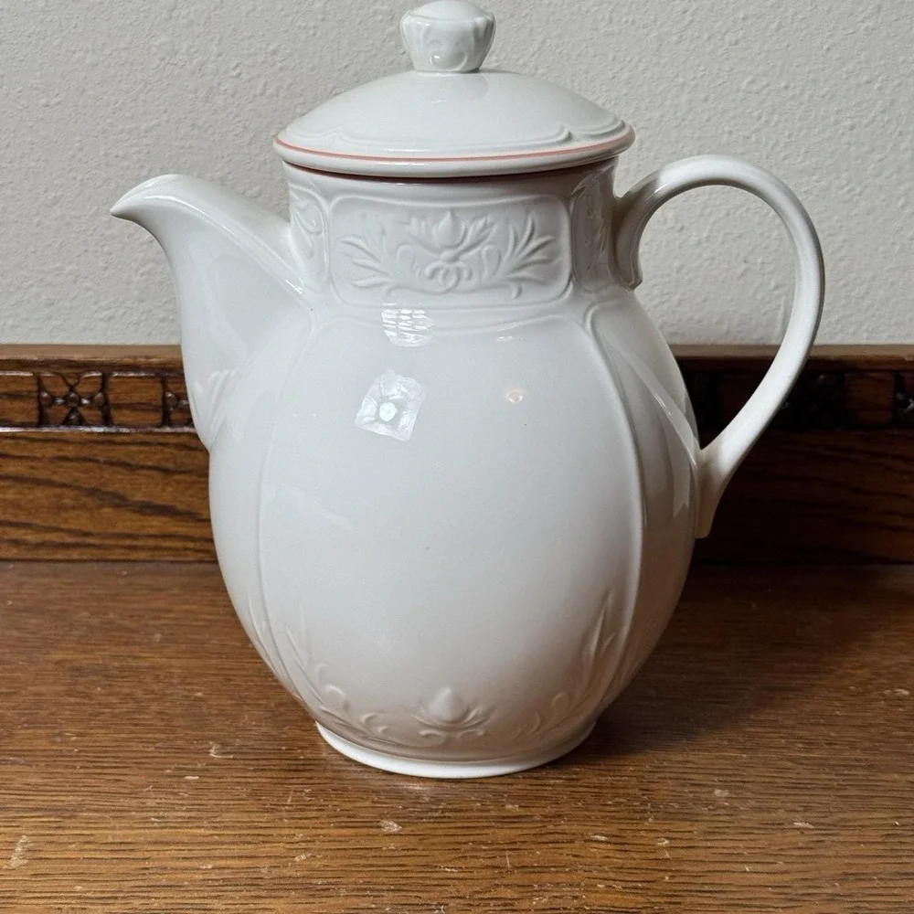 Villeroy & Boch Cortina White Porcelain Coffee Pot Teapot Pink Trim Luxembourg